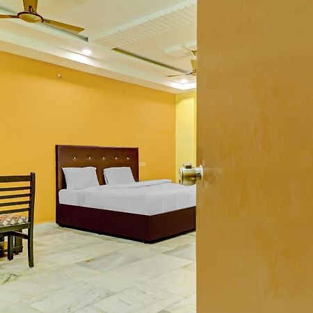Oyo 81589 Aruna Dwraka Homes Haïdarabad Extérieur photo