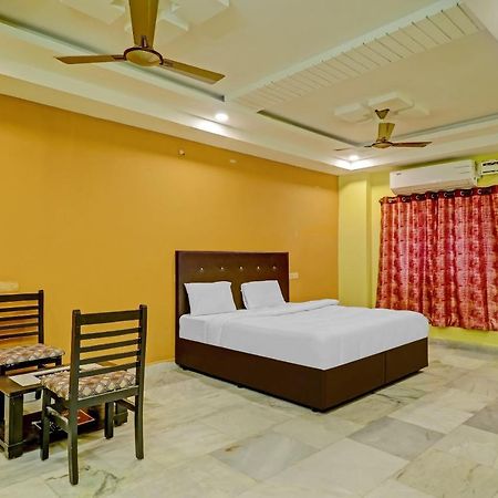 Oyo 81589 Aruna Dwraka Homes Haïdarabad Extérieur photo