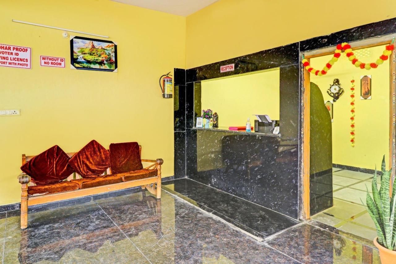 Oyo 81589 Aruna Dwraka Homes Haïdarabad Extérieur photo