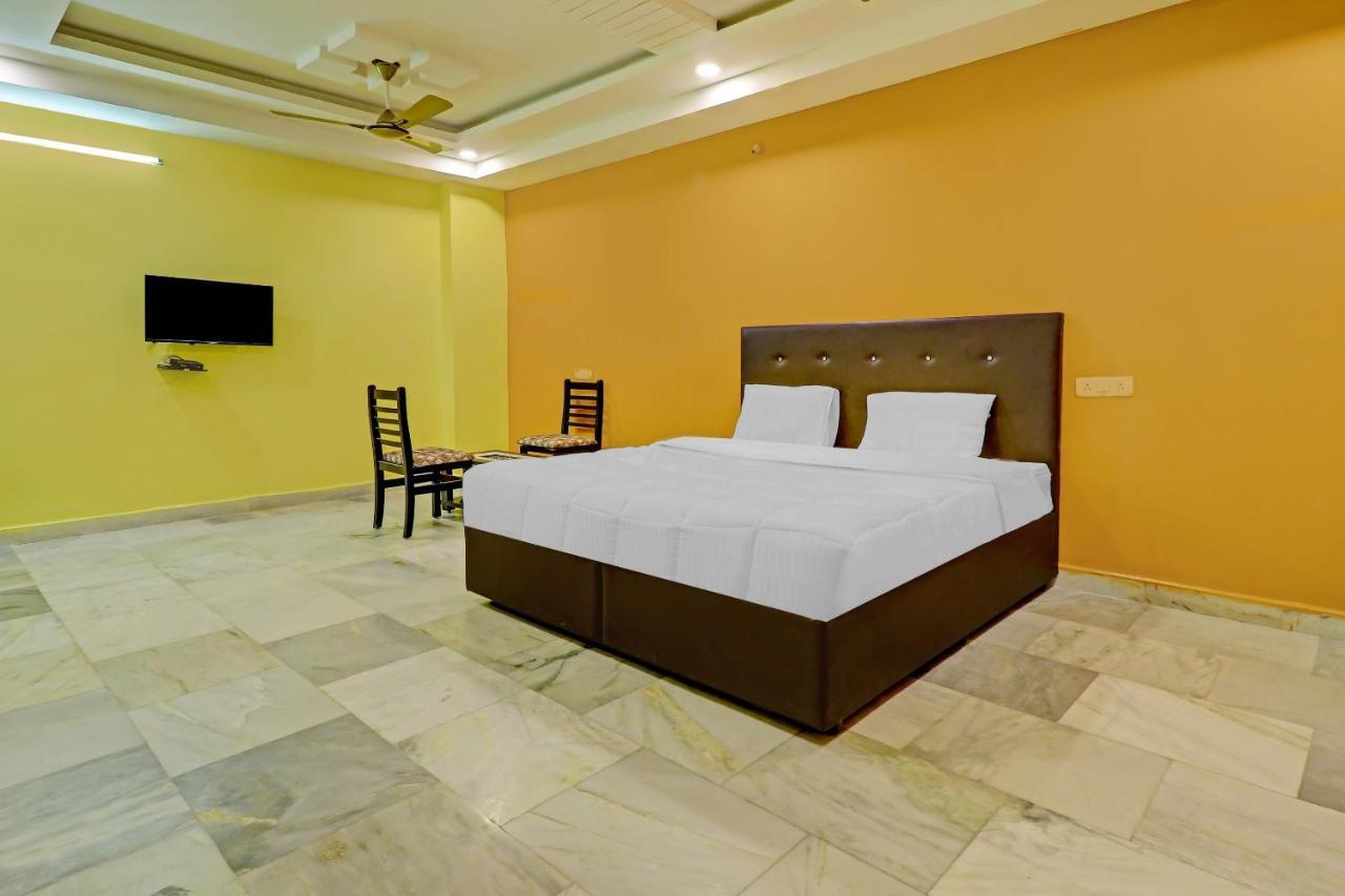 Oyo 81589 Aruna Dwraka Homes Haïdarabad Extérieur photo