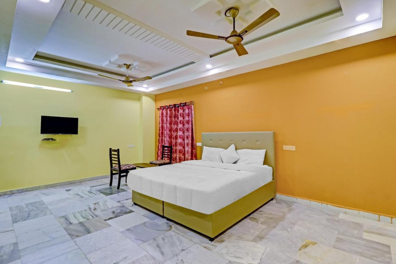 Oyo 81589 Aruna Dwraka Homes Haïdarabad Extérieur photo