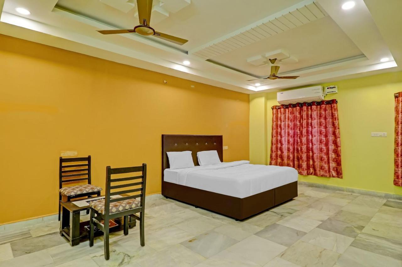 Oyo 81589 Aruna Dwraka Homes Haïdarabad Extérieur photo