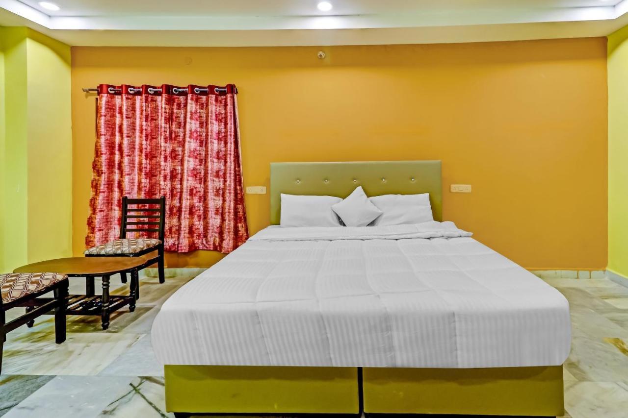 Oyo 81589 Aruna Dwraka Homes Haïdarabad Extérieur photo